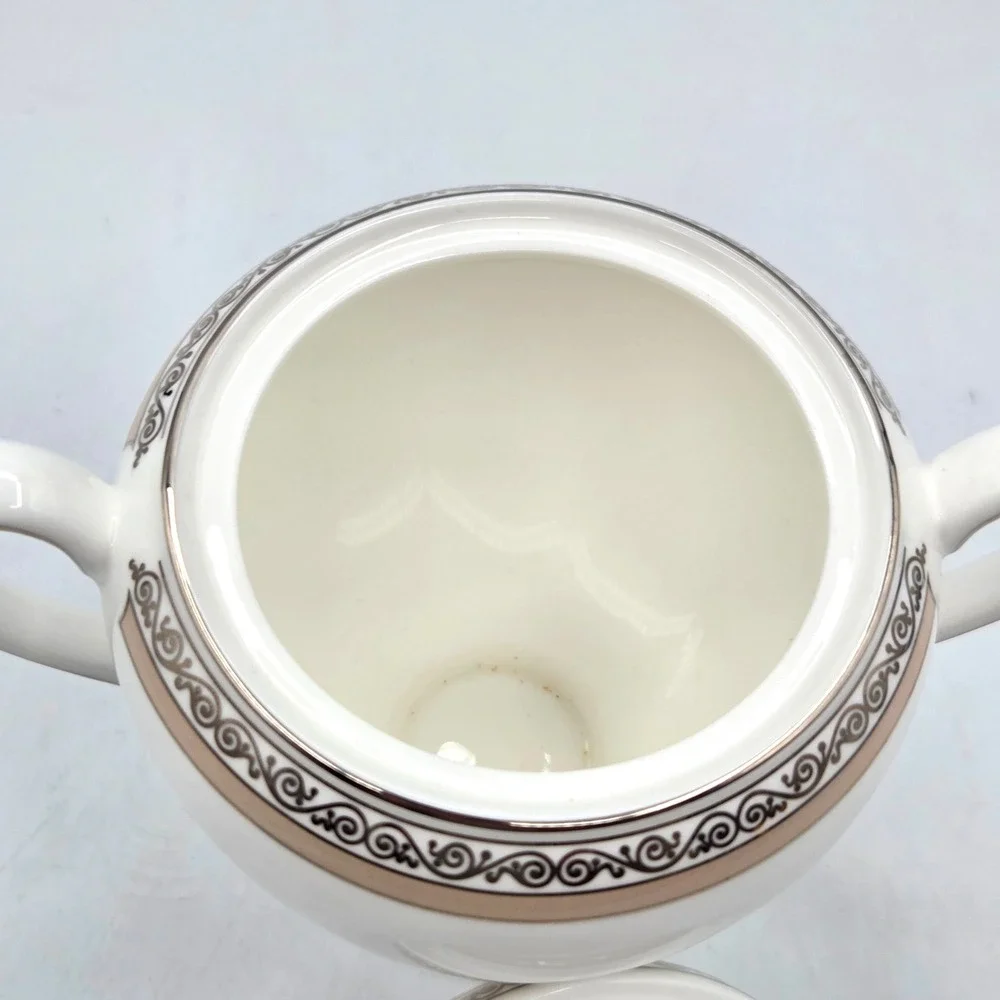 Wedgwood Verona White‎ Bone China Globe Shape Sugar Bowl with Lid ENGLAND